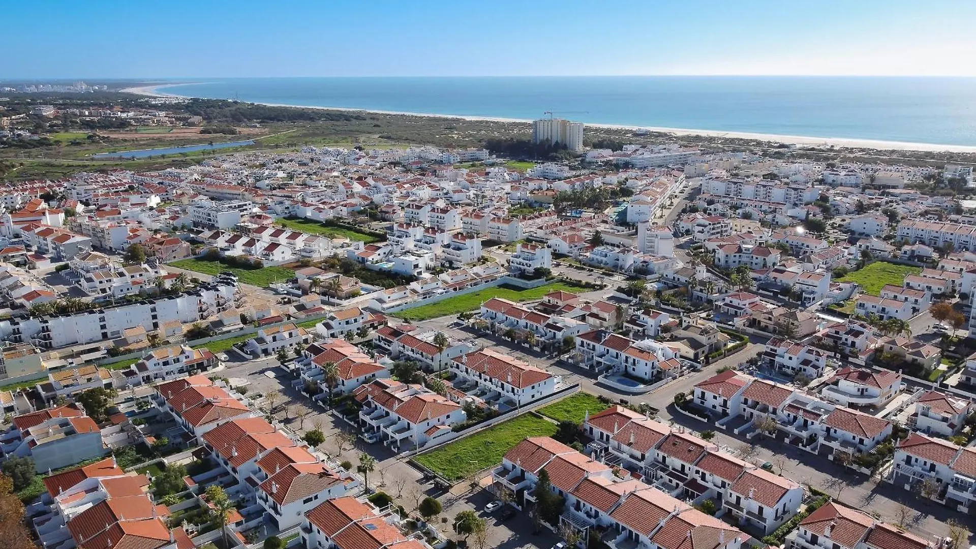Vila Ramalhete W/ 3 Bdr & Balcony By Lovelystay Altura Apartment